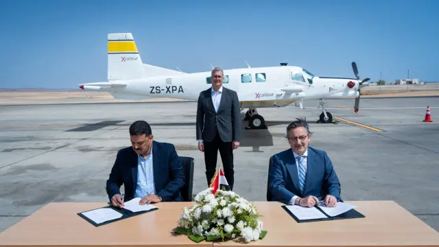 وزير البترول يشهد التوقيع بالأحرف الأولى على عقد المسح الجوي الشامل لثروات مصر التعدينية 