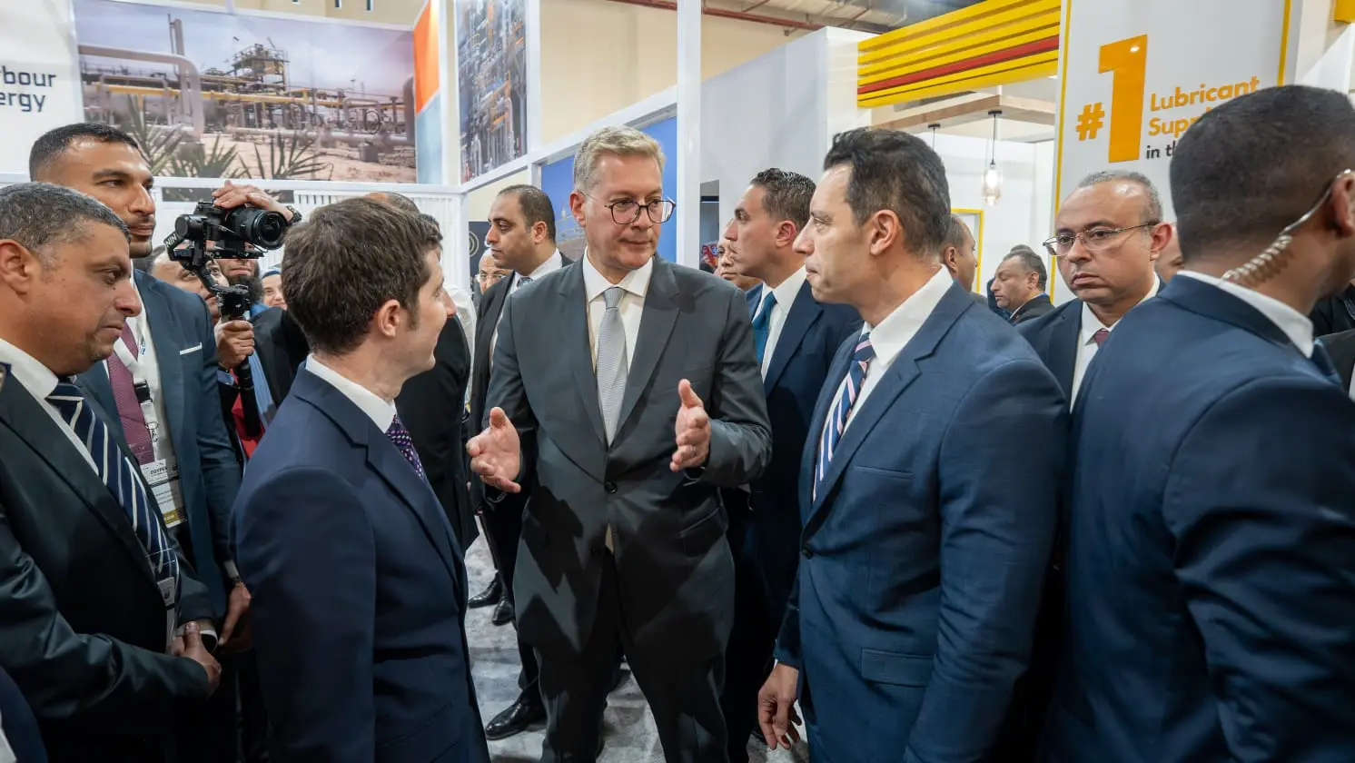 وزير-البترول-يتفقد-أجنحة-الشركات-المشاركة-في-مؤتمر-ومعرض-مصر-الدولي-للطاقة-إيجبس