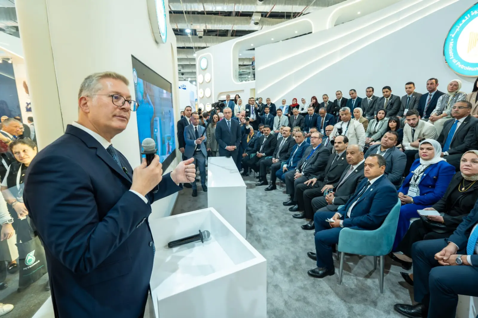 برعاية-وتشريف-الرئيس-عبد-الفتاح-السيسي:-نجاح-دولي-لمؤتمر-ومعرض-مصر-الدولي-للطاقة-إيجبس