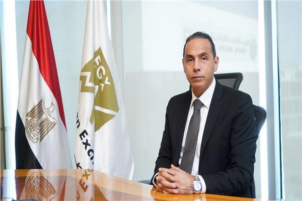 رئيس-البورصة-المصرية-يستعرض-مؤشرات-الأداء-السوقي-وخطط-التطوير