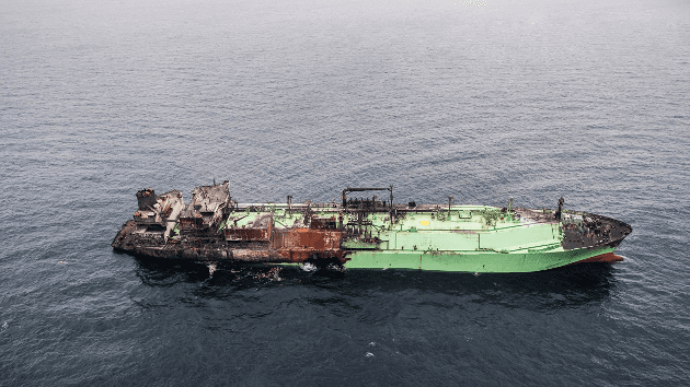 ليبيا تستعين بشركة عالمية لقطر ناقلة غاز روسية متضررة قرب سواحلها