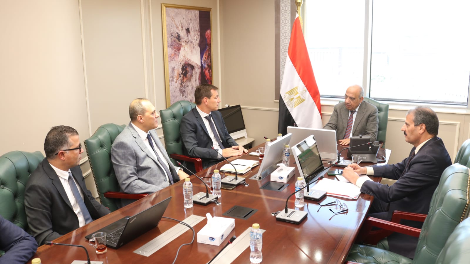 وزير-الكهرباء-يبحث-مع-شركة-شنايدر-إليكتريك-مستجدات-مبادرة-تحسين-كفاءة-استخدام-الطاقة-فى-المصانع