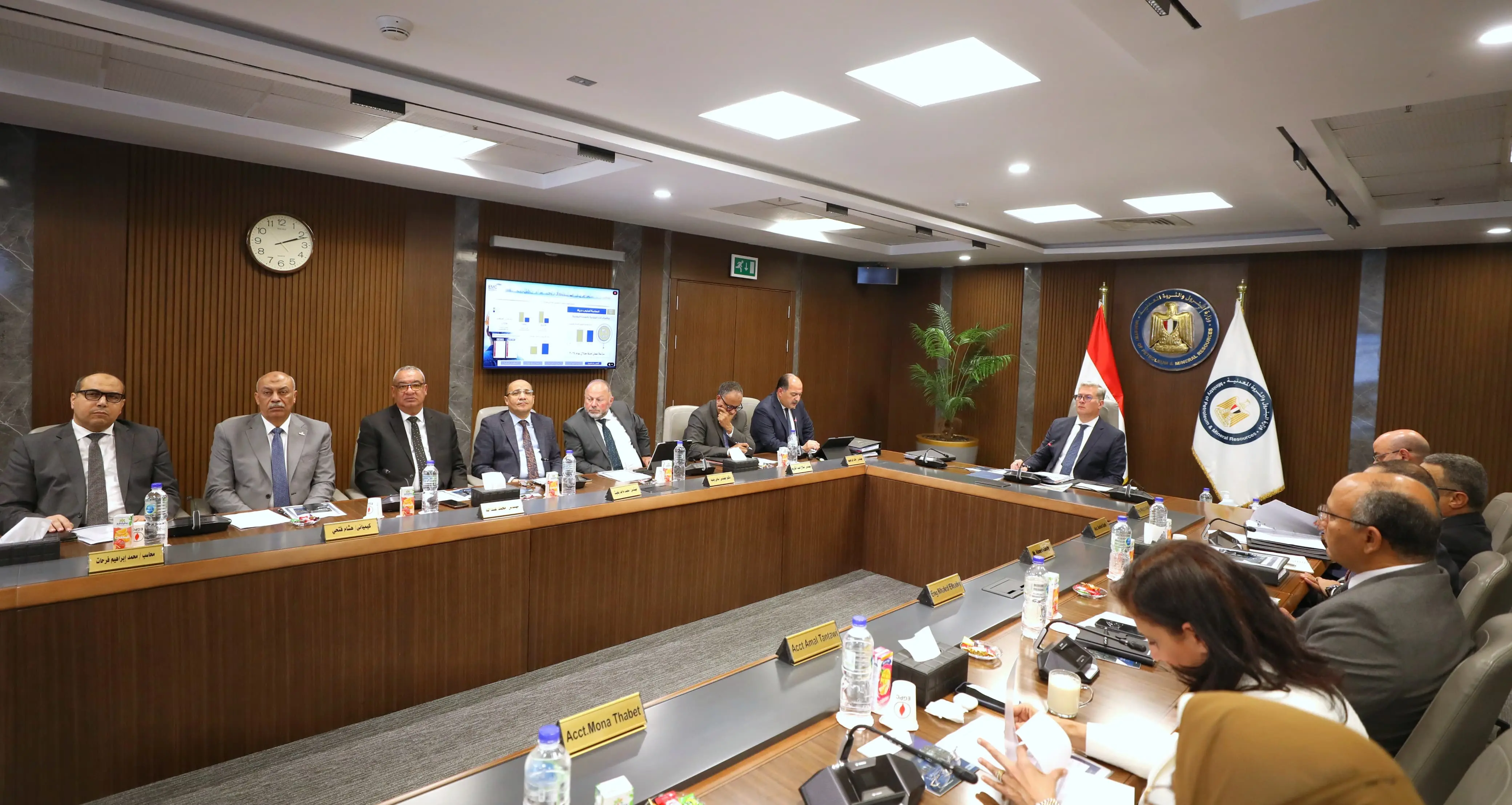 وزير البترول يعتمد الجمعية العامة لشركة 