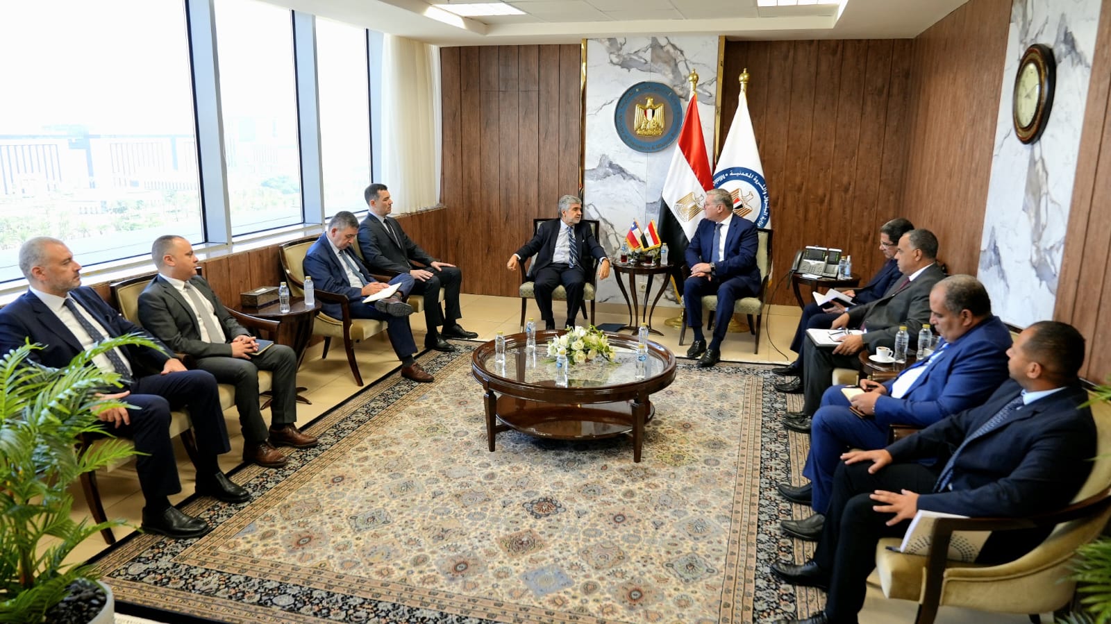 وزير البترول يستقبل الس سفير تشيلي بالقاهرة، ووفد مسئولي شركة 