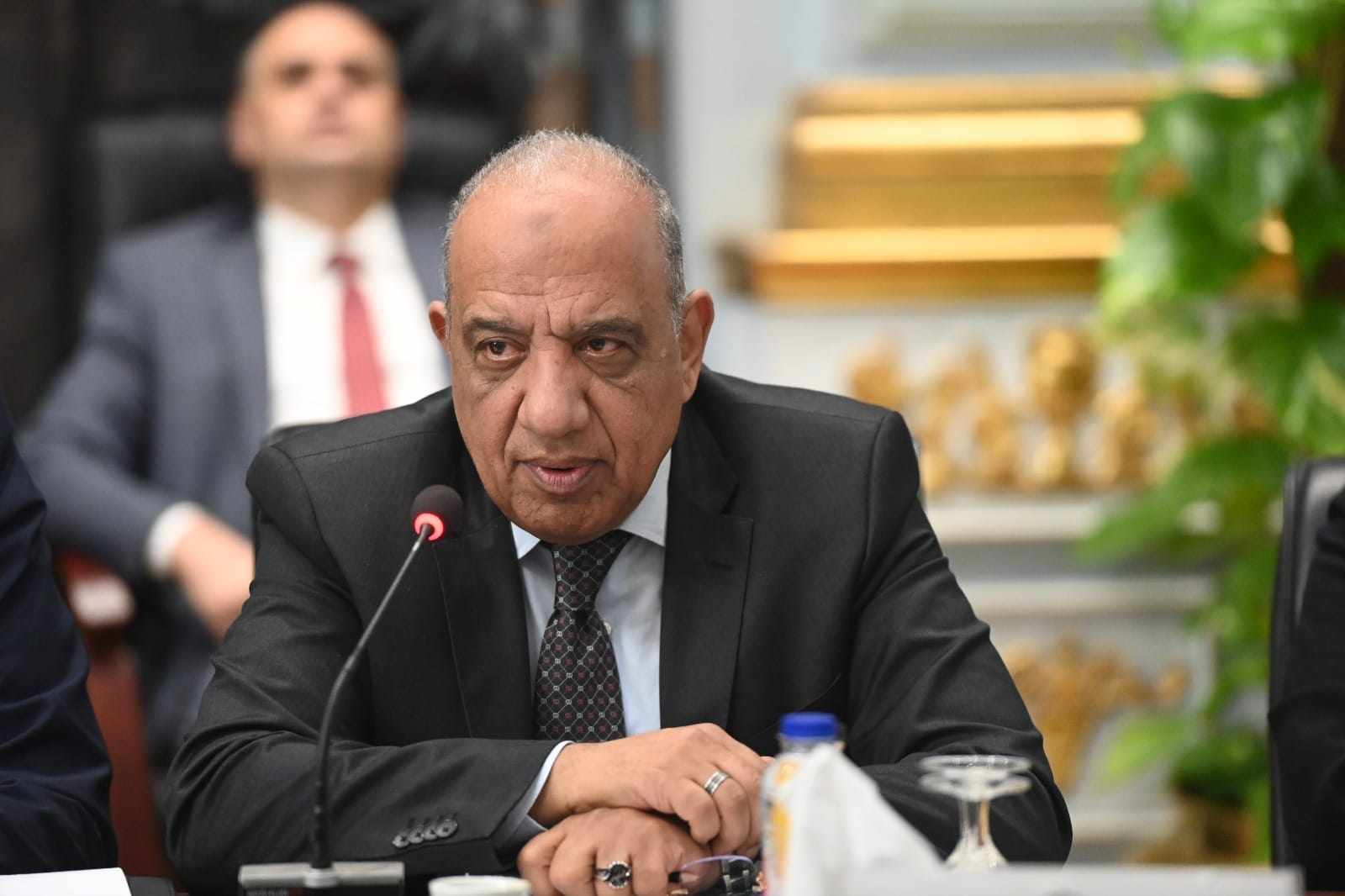 وزير-الكهرباء-يقرر-رفع-بدل-الغذاء-للعاملين-بالقطاع-بنسبة-100