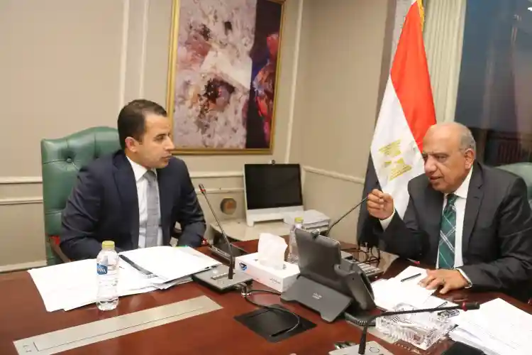 تنفيذًا لتوجيهات الرئيس.. وزير الكهرباء يتابع مشروعات الطاقات المتجددة والتخزين بقدرة 7470 ميجاوات بالجنيه المصري