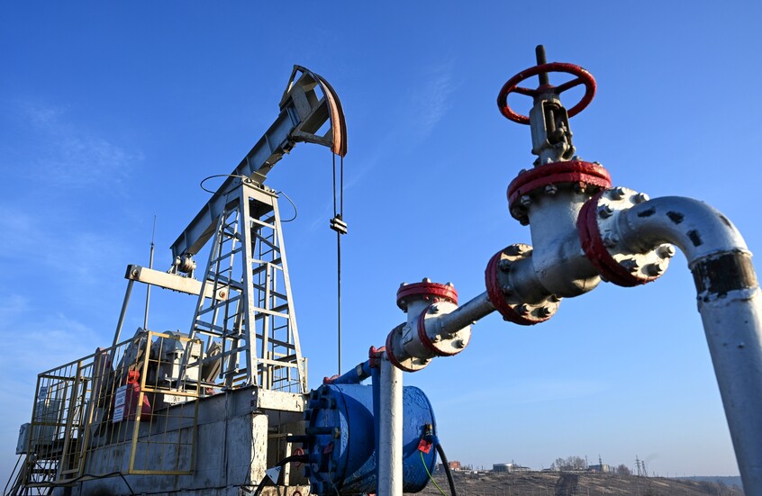 أسعار-النفط-تتراجع-عالميًا-وسط-توتر-الإمدادات-بالشرق-الأوسط