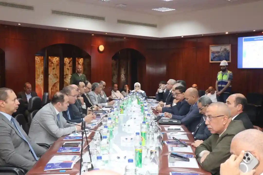 برئاسة-خالدة-للبترول..-اللجنة-الجغرافية-للصحراء-الغربية-تبحث-خطة-تطوير-طريق-مليحة-لتعزيز-السلامة-والحد-من-الحوادث