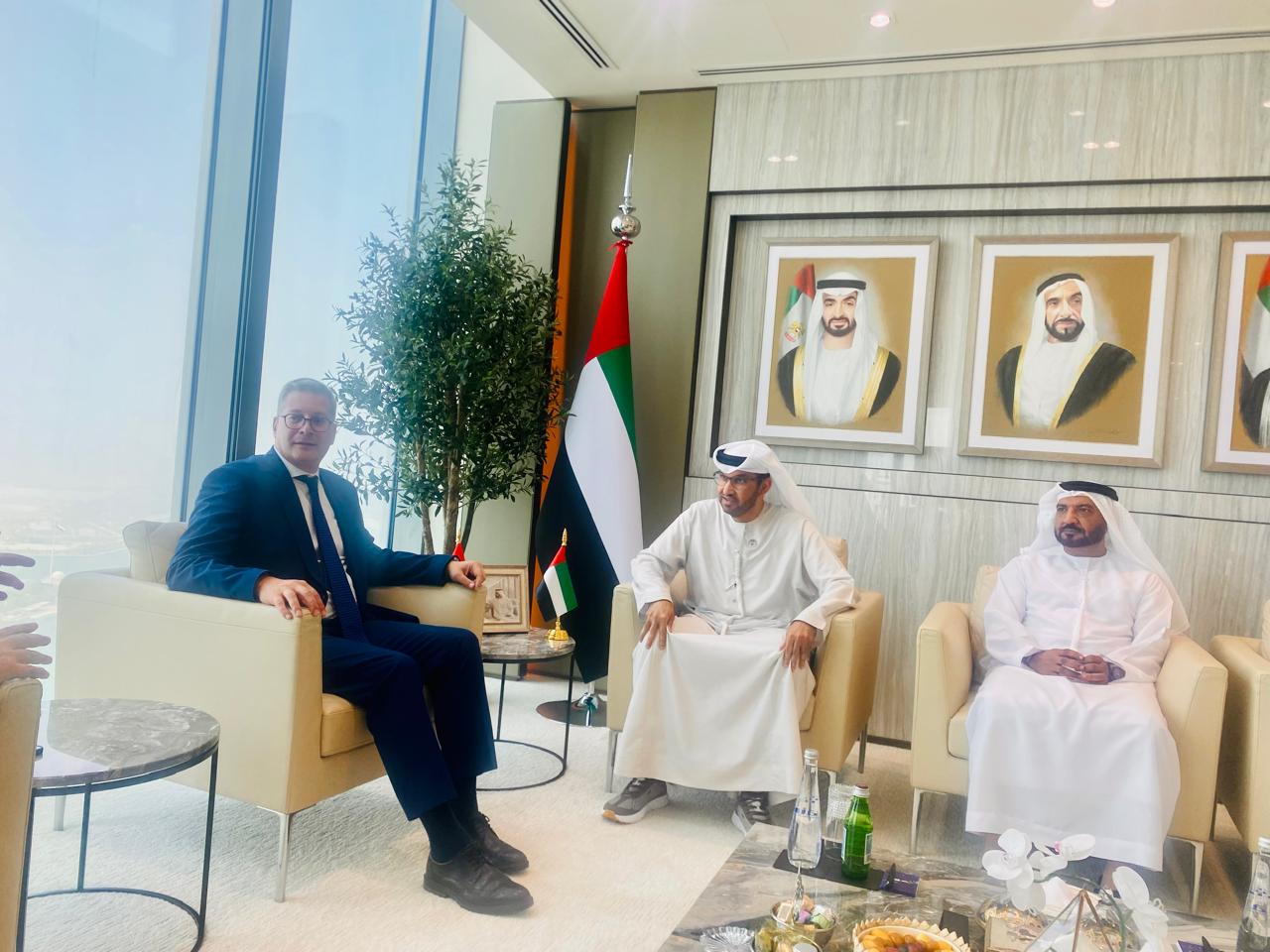 وزير-البترول-يلتقي-وزير-الصناعة-بدولة-الإمارات-والرئيس-التنفيذي-لشركة-بترول-أبوظبي-الوطنية-(أدنوك
