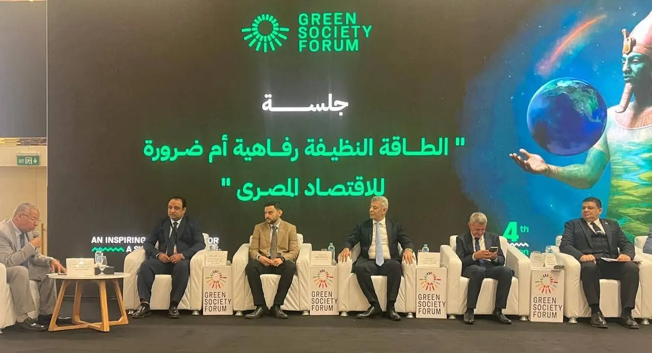 اليماني-يدير-جلسة-الطاقة-في-منتدى-المجتمع-الأخضر