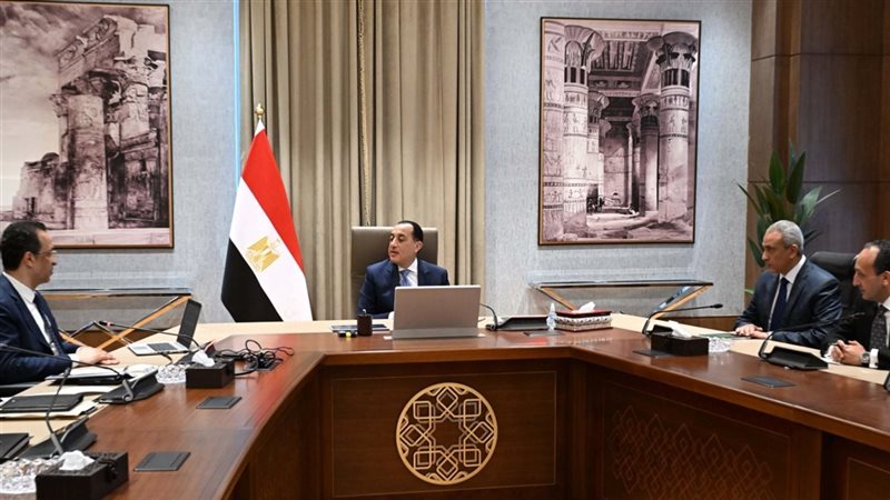 رئيس الوزراء يستعرض مع وزير الاتصالات محاور 