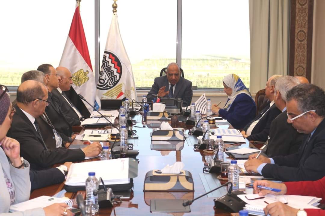 وزير قطاع الأعمال يتابع مستجدات تطوير شركة النصر لصناعة السيارات