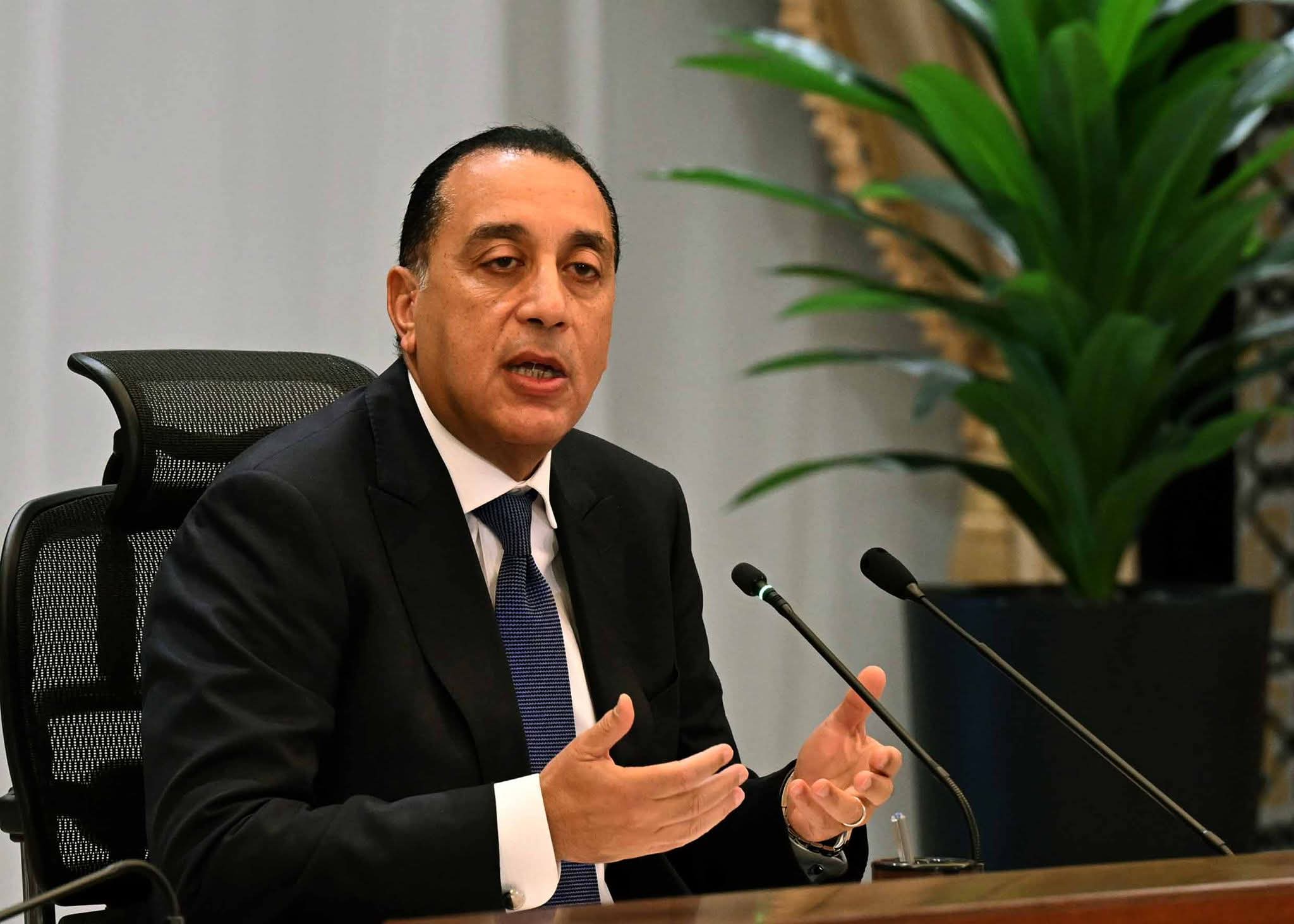 رئيس الوزراء يتفقد محطة تداول وتخزين منتجات البترول والغاز المسال بميناء سوميد