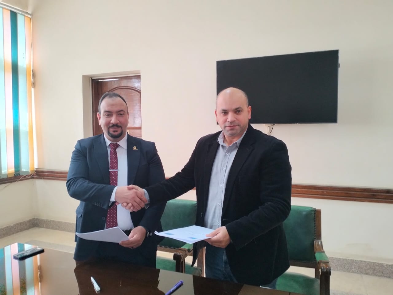 بهدف  ربط مخرجات البحث العلمي بالصناعة الوطنية .. بروتوكول تعاون بين جامعة حلوان ومصنع كيم تك للاجهزة العلمية والمعملية 