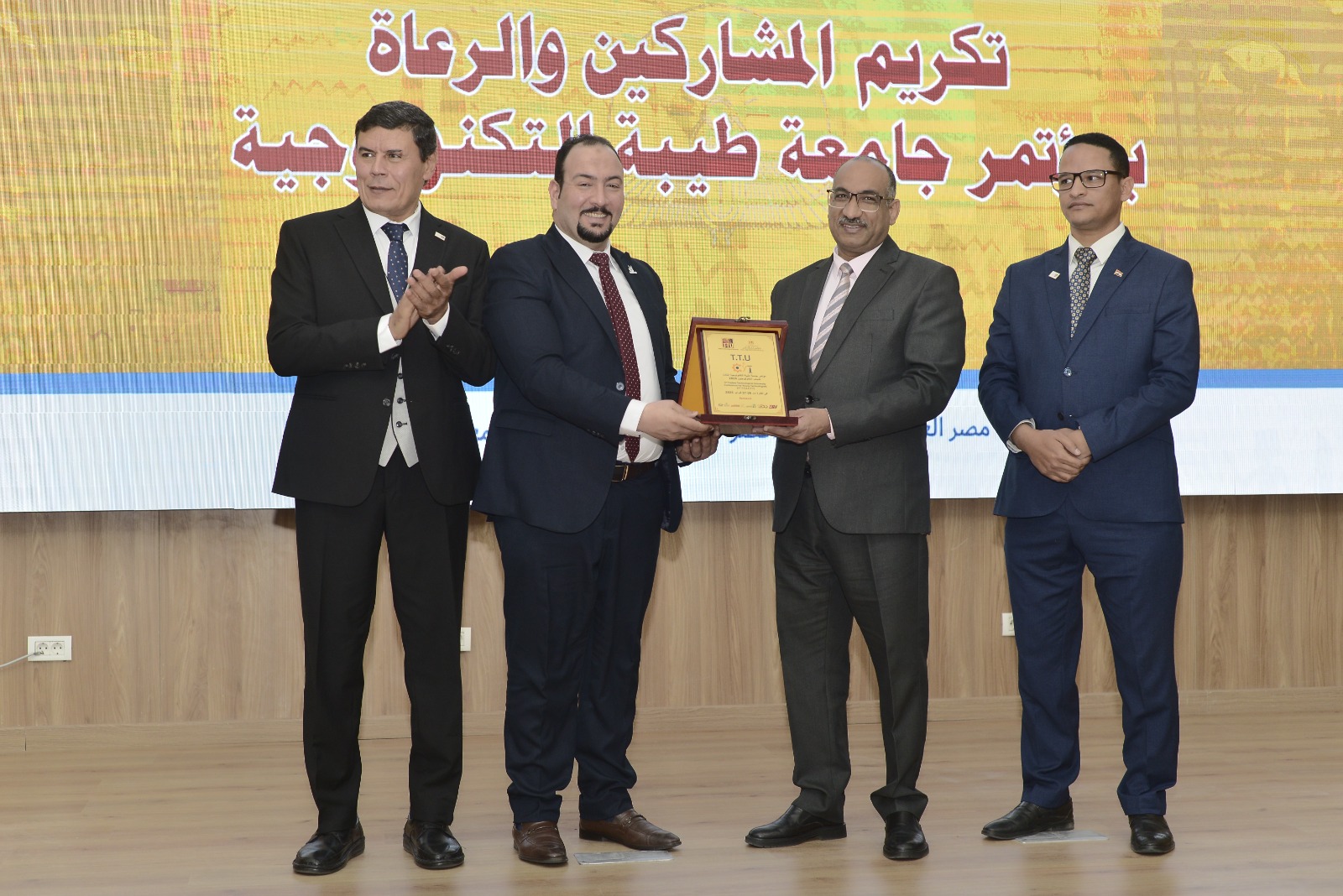 بحضور نائب المحافظ..  تكريم شركة ومصنع كيم تك في مؤتمر جامعة طيبة التكنولوجية بالأقصر