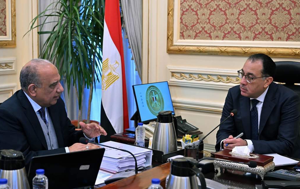  رئيس الوزراء يتابع تطوير محالج القطن وإعادة تأهيلها للنهوض بصناعة الغزل والنسيج