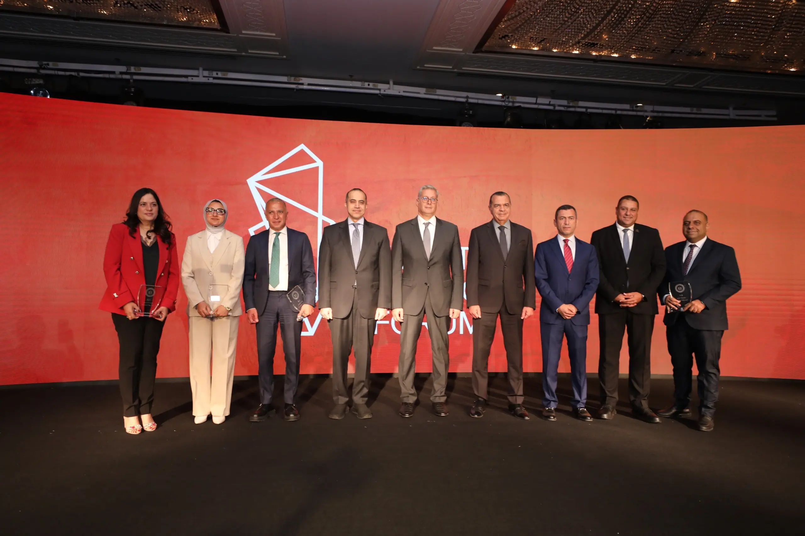 على هامش منتدى مصر للتعدين 2025... وزير البترول يكرم مجموعة من الوزراء وكبار المسئولين والشخصيات 