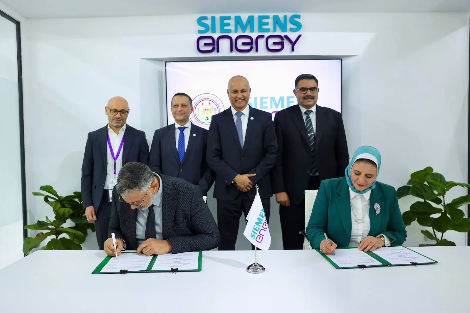 ضمن-فعاليات-إيجبس-2026:-المصرية-لنقل-الكهرباء-توقع-اتفاقية-لدعم-وصيانة-المحطات-الكهربائية-مع-شركة-سيمنس-للطاقة