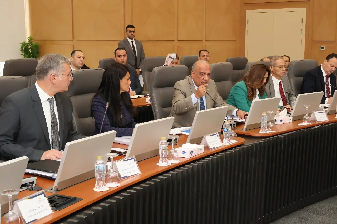 المجلس-الأعلى-للطاقة-يناقش-توفير-الطاقة-اللازمة-ورفع-القدرة-لعدد-14-مشروعا-صناعيًا