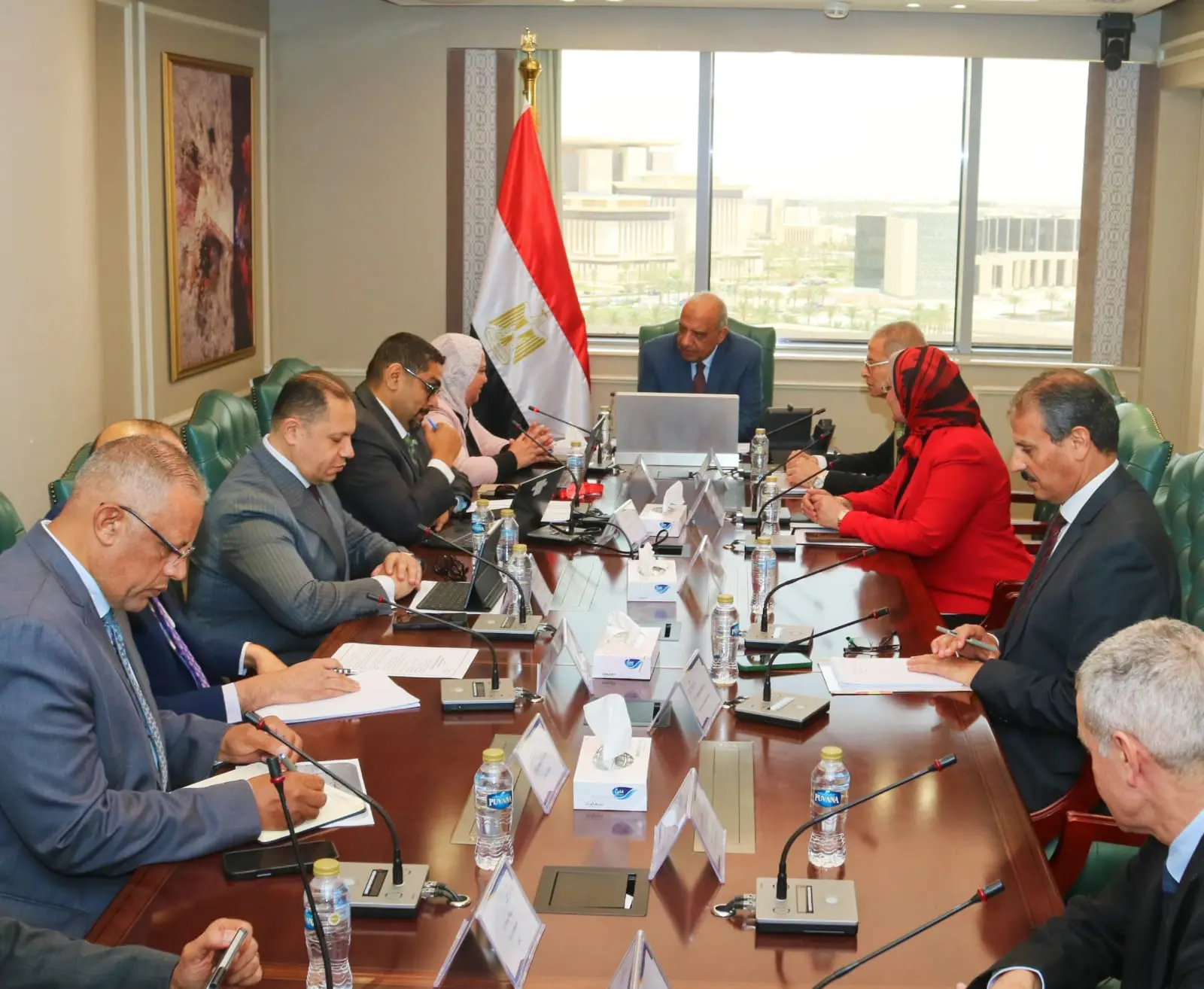 لزيادة المتجددة إلى 45%.. وزير الكهرباء يناقش مع البنك الدولي خطط التوسع والربط الإقليمي