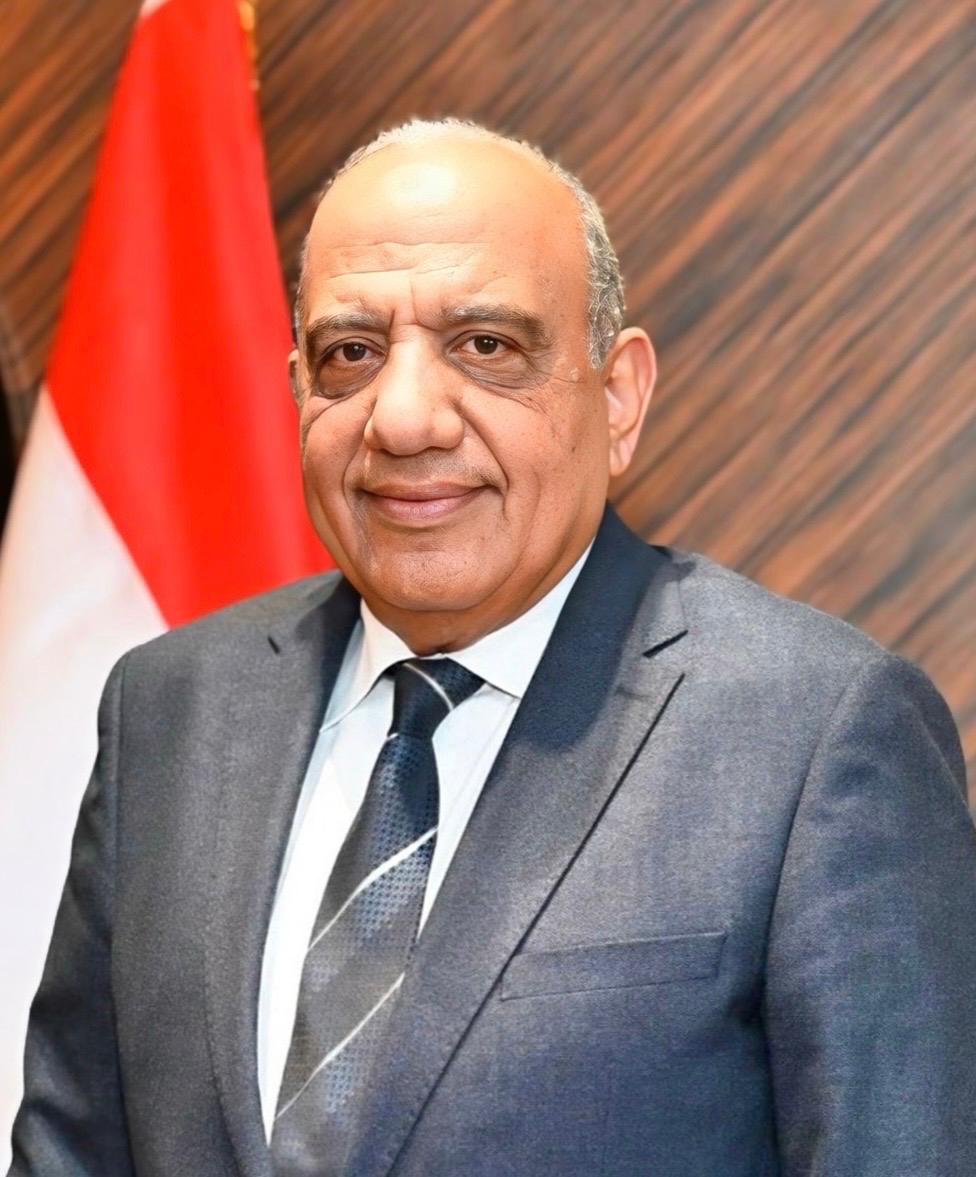 وزير الكهرباء والطاقة المتجددة يهنئ العاملين بعيد الأضحى المبارك