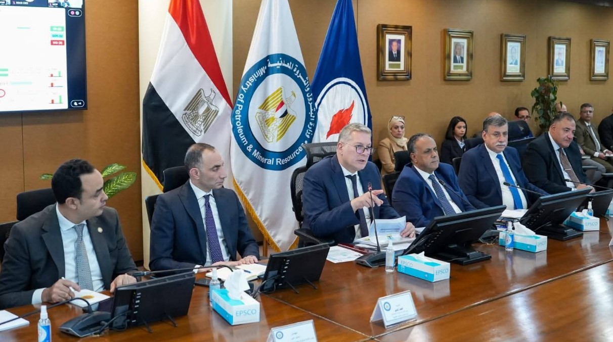 «بدوي»-يعتمد-موازنة-«العامة-للبترول»-2026–2027-ويشيد-بالتقنيات-الحديثة