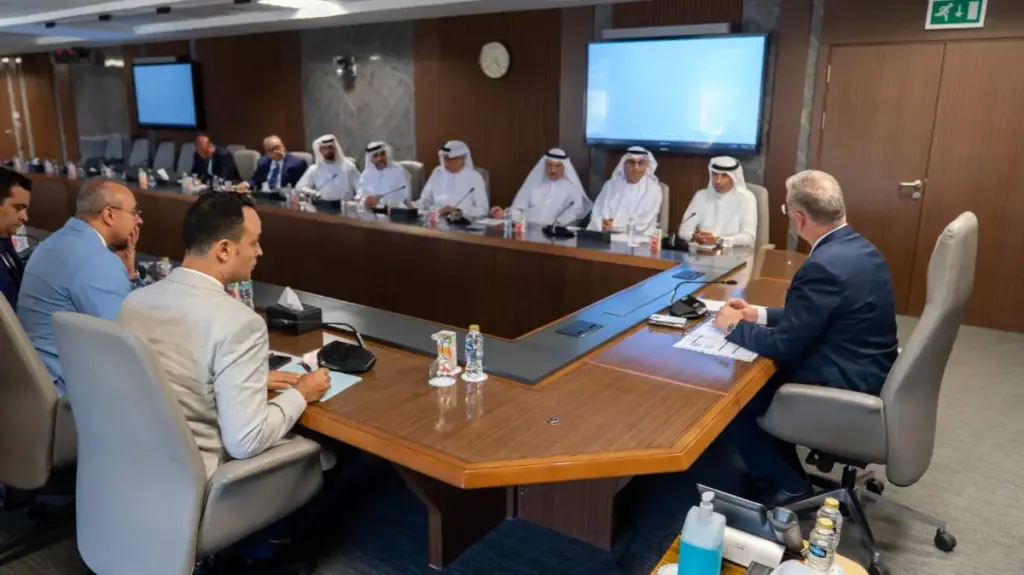 وزير البترول يبحث مع 