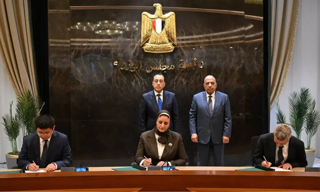 بمشاركة صينية وتكلفة بالعملة المحلية.. مصر تدشن أول مصنع لتوربينات الرياح ومحطة طاقة بقدرة 2000 ميجاوات