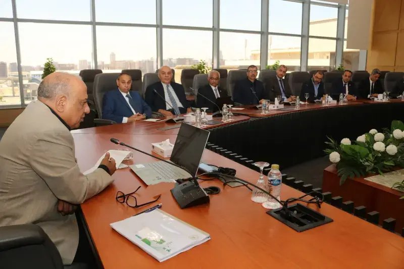 وزير الكهرباء يبحث مع 