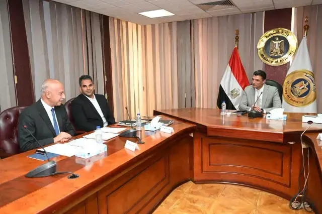وزير الصناعة يبحث مع شركة أونا إلكتريك آليات دعم وتطوير ظ ومكونات الصناعات الكهربائية المحلية
