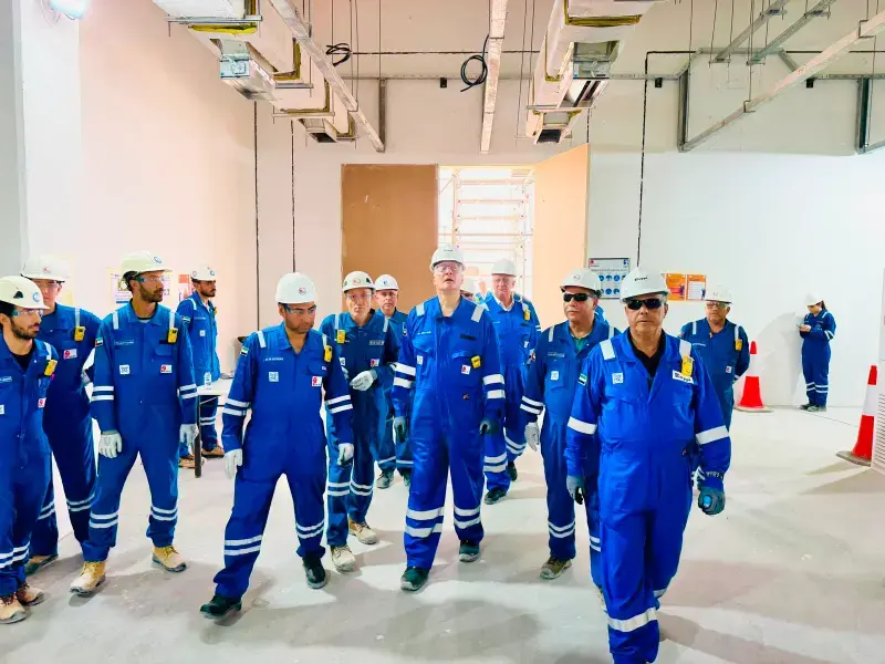 وزير-البترول-يتفقد-موقع-عمل-بتروجت-في-تنفيذ-أحد-مشروعات-البنية-التحتية-بحقول-النفط-في-الإمارات