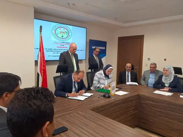 تعزيزًا لاستيعاب قدرات طاقة الرياح: المصرية لنقل الكهرباء توقع عقد إنشاء خط جهد 500 كيلوفولت لدعم الشبكة القومية الموحدة