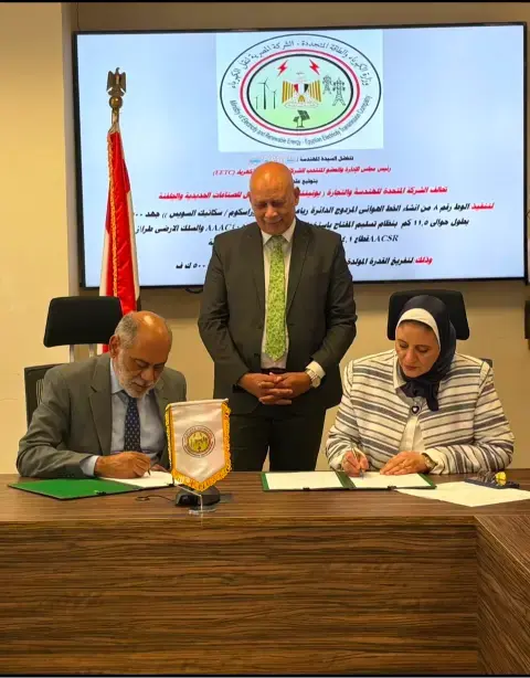 تنفيذًا لرؤية الدولة للتوسع في الطاقة المتجددة: نقل الكهرباء توقع عقدًا جديدًا لتعزيز قدرات الشبكة القومية 