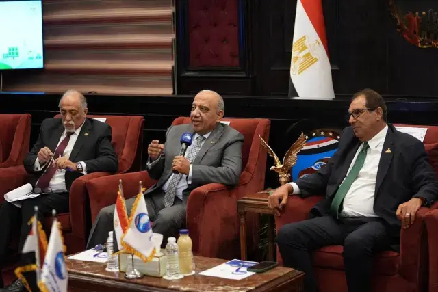 وزير الكهرباء يعلن من 