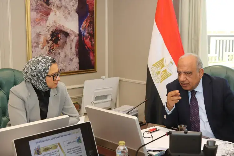 وزير-الكهرباء-يبحث-مع-محافظ-الوادي-الجديد-سبل-دعم-الاعتماد-على-الطاقات-المتجددة