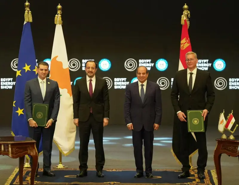 وزير البترول: معالجة وإسالة غاز 