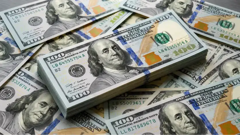 سعر الدولار مقابل الجنيه المصري في 11 بنكًا مع بداية تعاملات الأحد 2-8-2026
