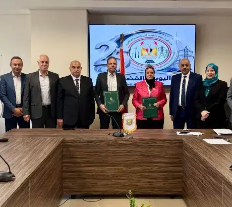لدعم التوسع الصناعي بالعين السخنة: المصرية لنقل الكهرباء توقع عقدًا لتوسعة محطتي محولات الاقتصادية 1 والسويدي للأسمنت 