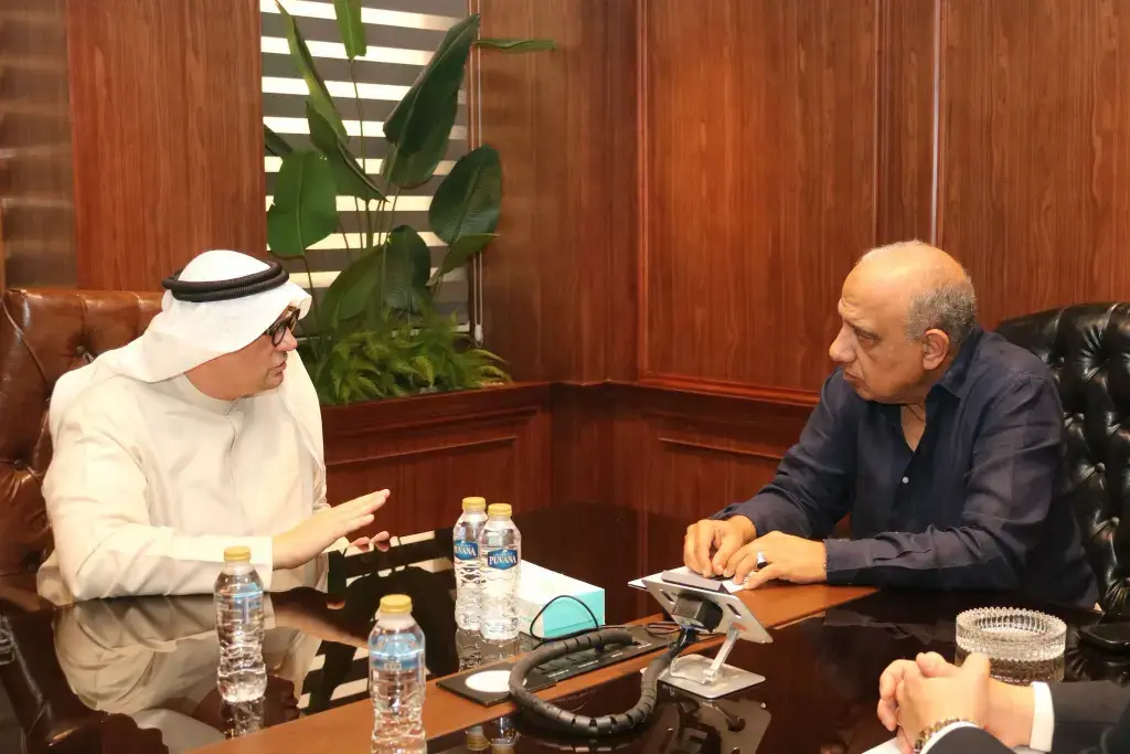 وزير الكهرباء يبحث مع شركة أبوظبي لطاقة المستقبل 