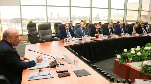 وزير الكهرباء يوجه بتغيير العدادات المعطلة خلال 72 ساعة وتوحيد أسعار المقايسات وتشديد الرقابة على فواتير الاستهلاك