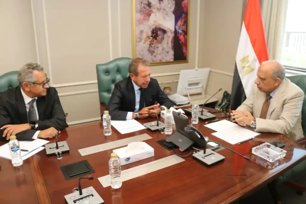 وزير الكهرباء يتابع مع «أوراسكوم» مستجدات مشروع طاقة الرياح بقدرة 900 ميجاوات برأس شقير