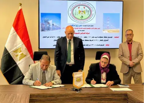 نقل الكهرباء توقع عقدين مع الخرافي ناشيونال لتوسعة محطتي غرب بكر وأبيس لدعم استقرار الشبكة القومية الموحدة 