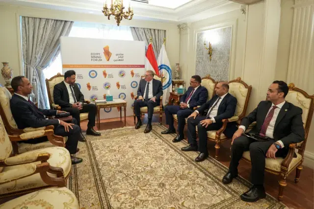 وزير البترول  يبحث مع نائب رئيس «وورلي» العالمية تعزيز التعاون في تنفيذ وتطوير المشروعات التعدينية وبناء القدرات