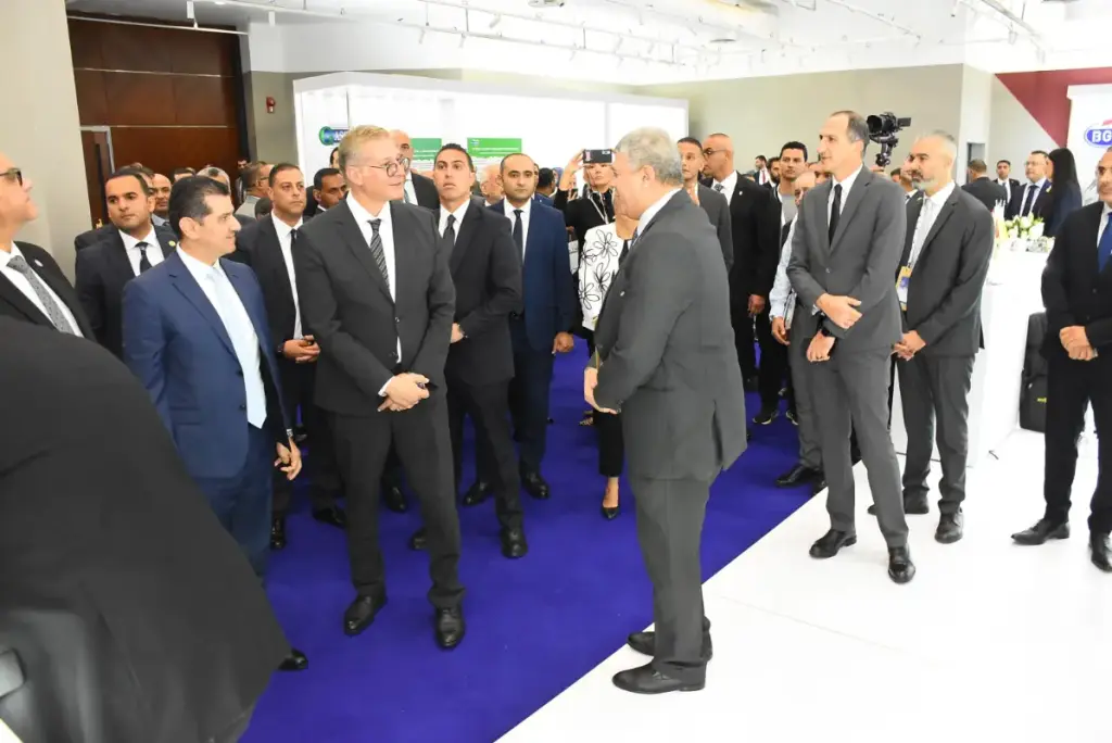 وزير البترول يتفقد جناح شركة PMS خلال معرض MOC 2026