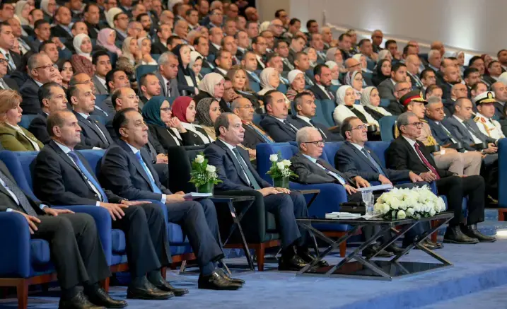 السيسي: الدولة تتحمل الجزء الأكبر من تكلفة الطاقة.. ومستهدفات للوصول إلى 50% من الطاقة المتجددة بحلول 2030