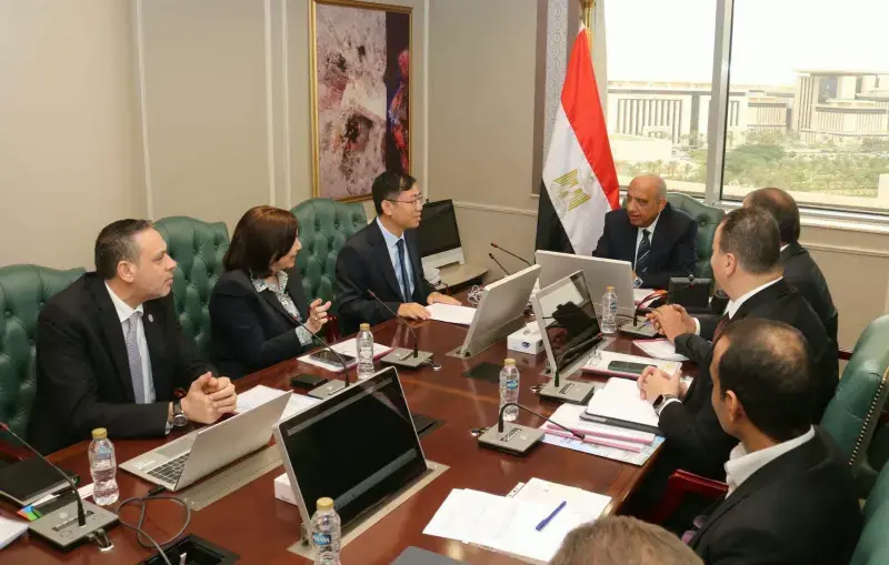 محمود عصمت يبحث مع «EDRA» العالمية فرص الاستثمار في الطاقة المتجددة وتحديث الشبكة القومية للكهرباء
