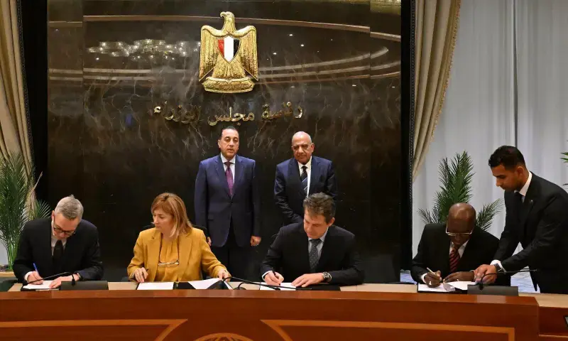 مدبولي يشهد توقيع 3 اتفاقيات لتمويل وتنفيذ مشروع «دندرة» للطاقة الشمسية باستثمارات 650 مليون دولار