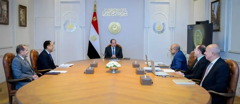 الرئيس-السيسي-يوجه-بتسريع-مشروعات-الطاقة-المتجددة-وتوطين-صناعة-الرمال-السوداء-وخفض-الدين-العام