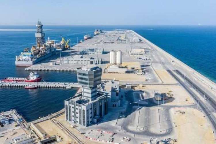 سلطنة-عُمان:-مسيرات-تستهدف-أحد-خزانات-الوقود-بميناء-الدقم